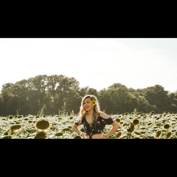 Two piece set - Picture 2 of 3